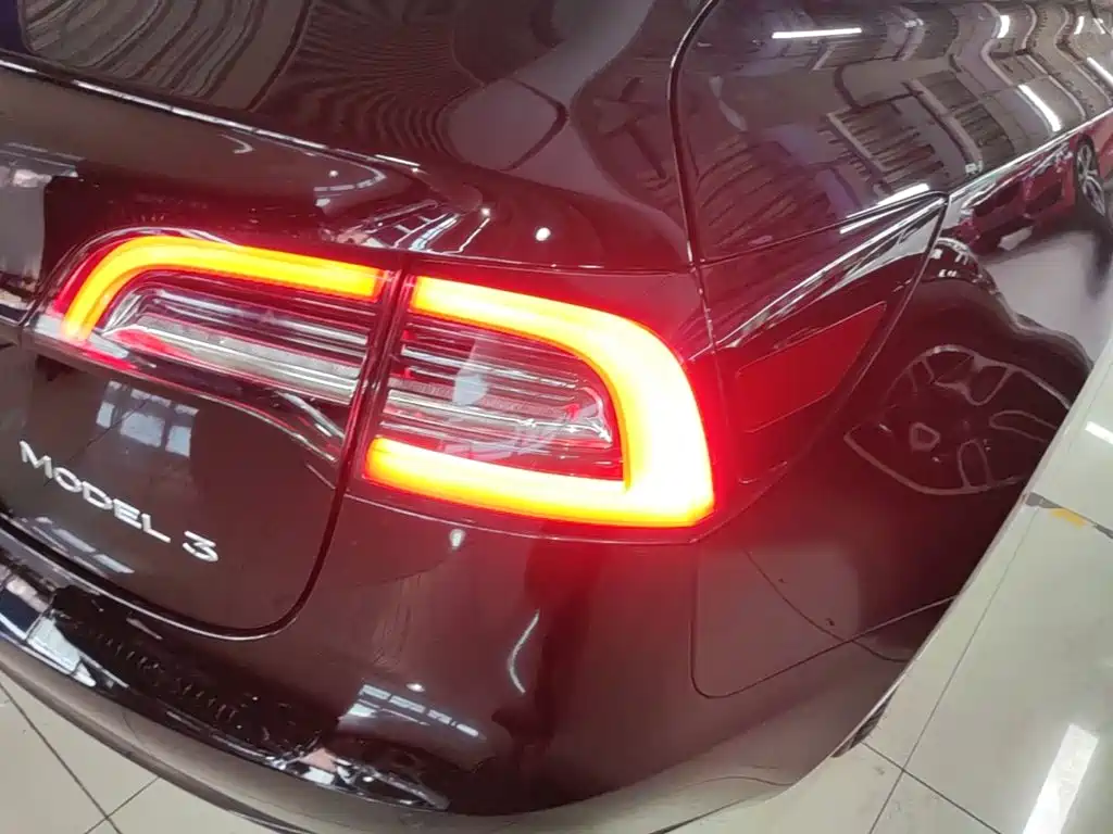 Tesla Model 3 — миниатюра 8