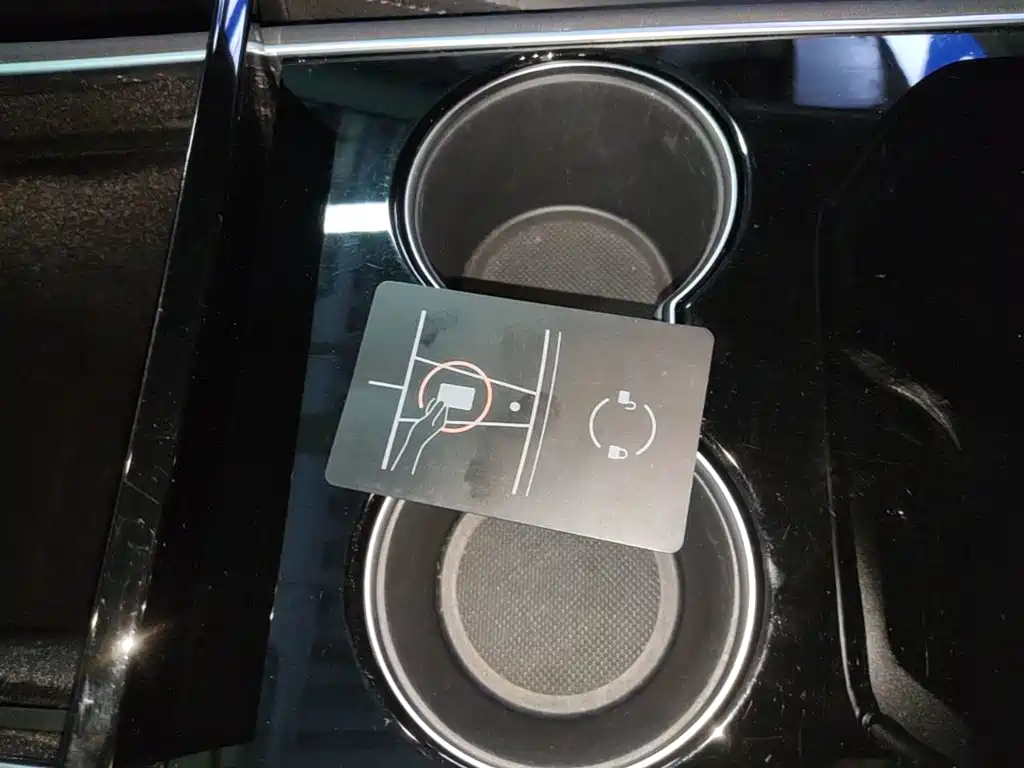 Tesla Model 3 — миниатюра 9