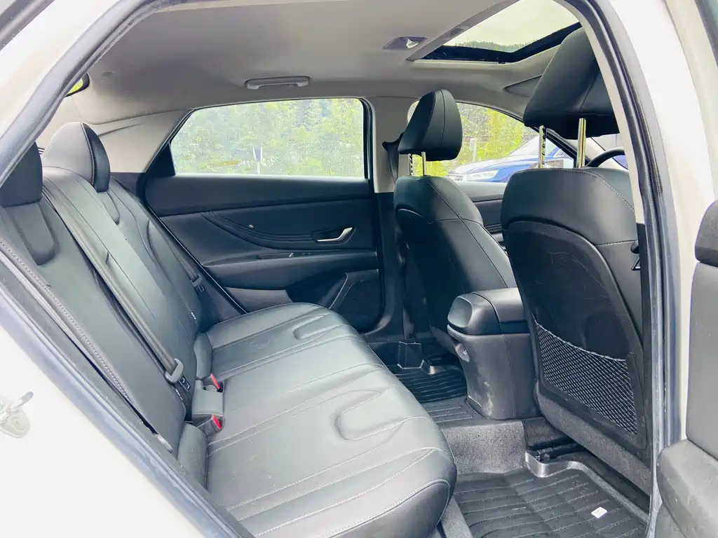 Hyundai Elantra — миниатюра 10