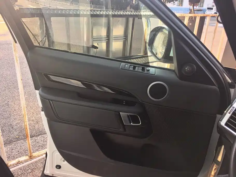Land Rover Discovery — миниатюра 7