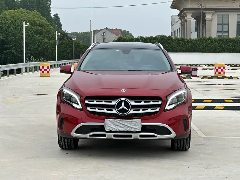 MERCEDES-BENZ  GLA