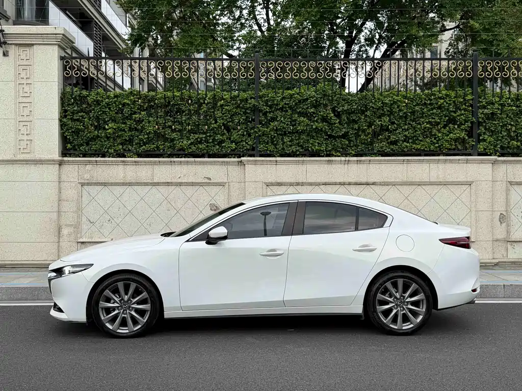 Mazda Mazda3 3 2021 2.0L AT