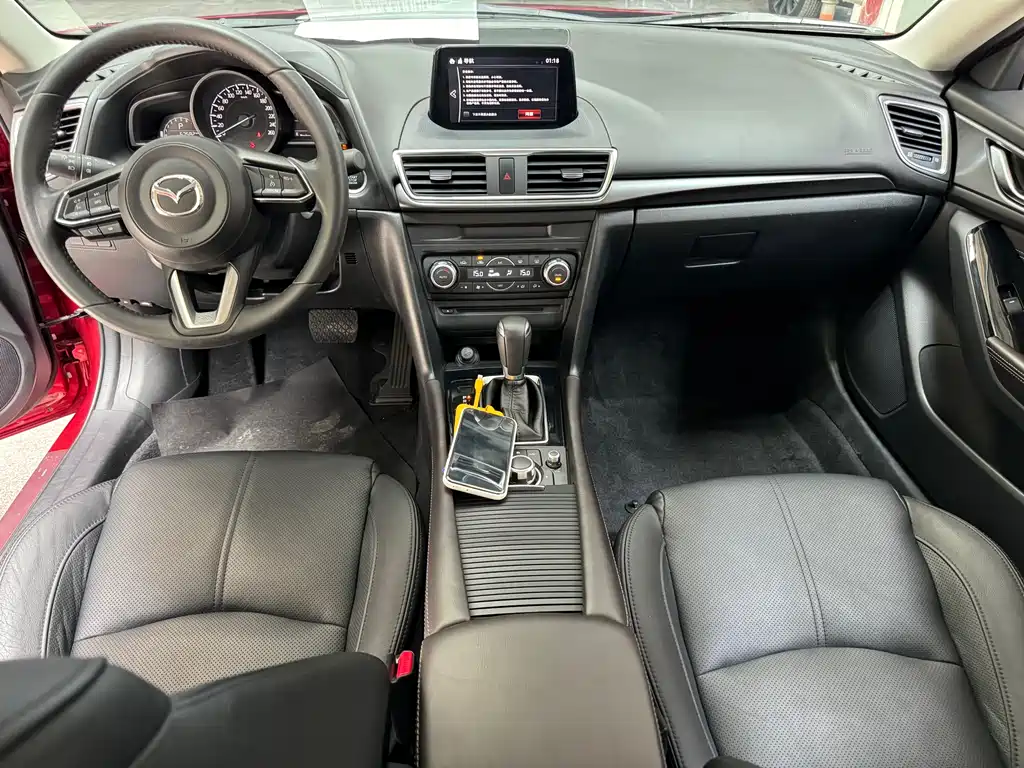 Mazda Mazda3 3 2017 2.0L AT Luxury V