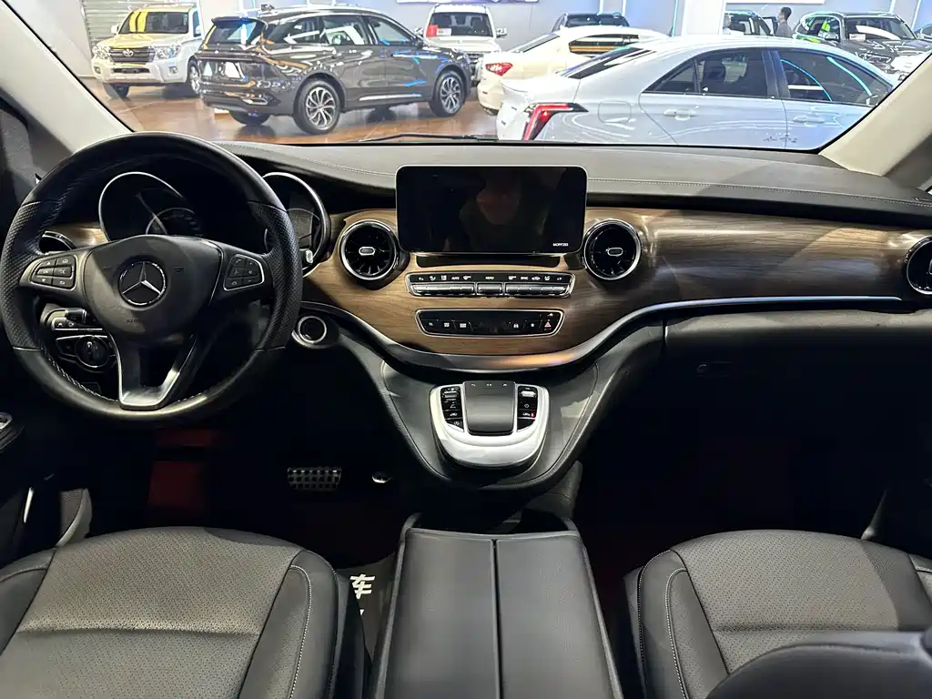 Mercedes-Benz V-Class — миниатюра 20