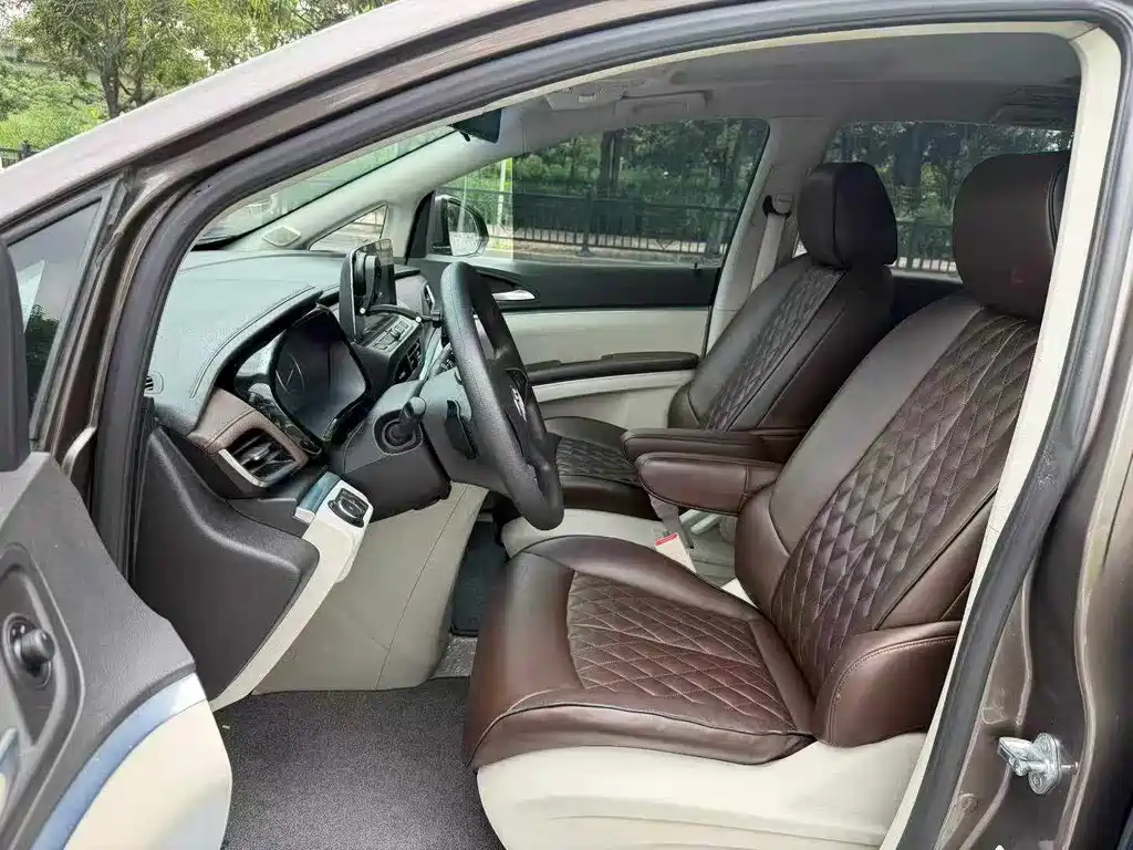 Buick GL8 — миниатюра 6