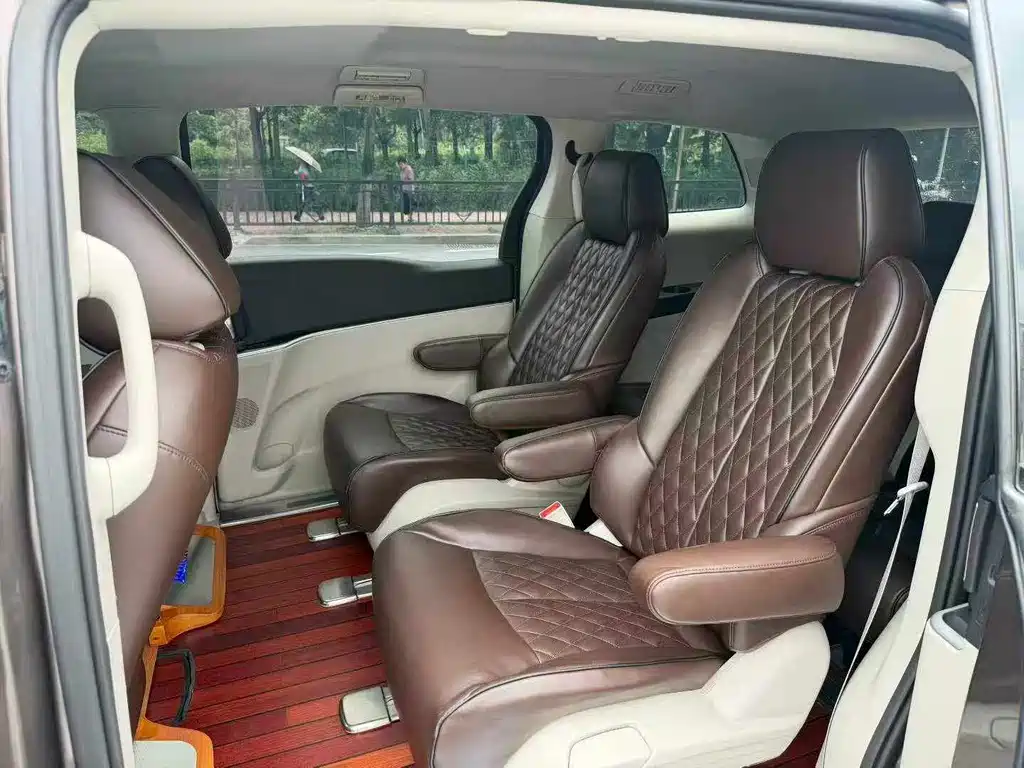 Buick GL8 — миниатюра 7