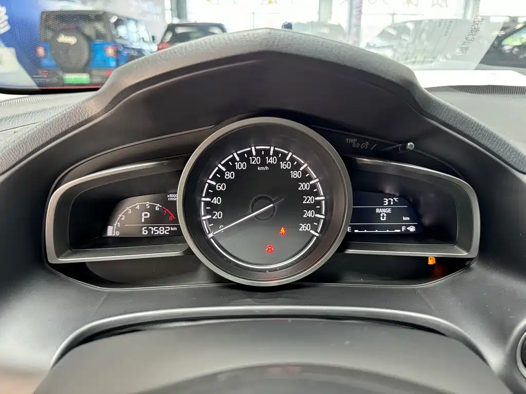 Mazda Mazda3 3 2017 2.0L AT Luxury V
