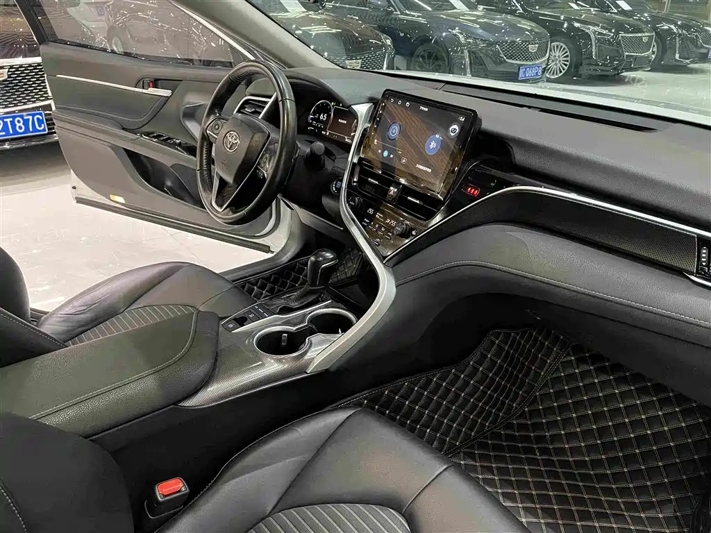 Toyota Camry — миниатюра 8