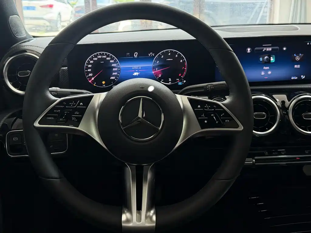Mercedes-Benz A-Class — миниатюра 7