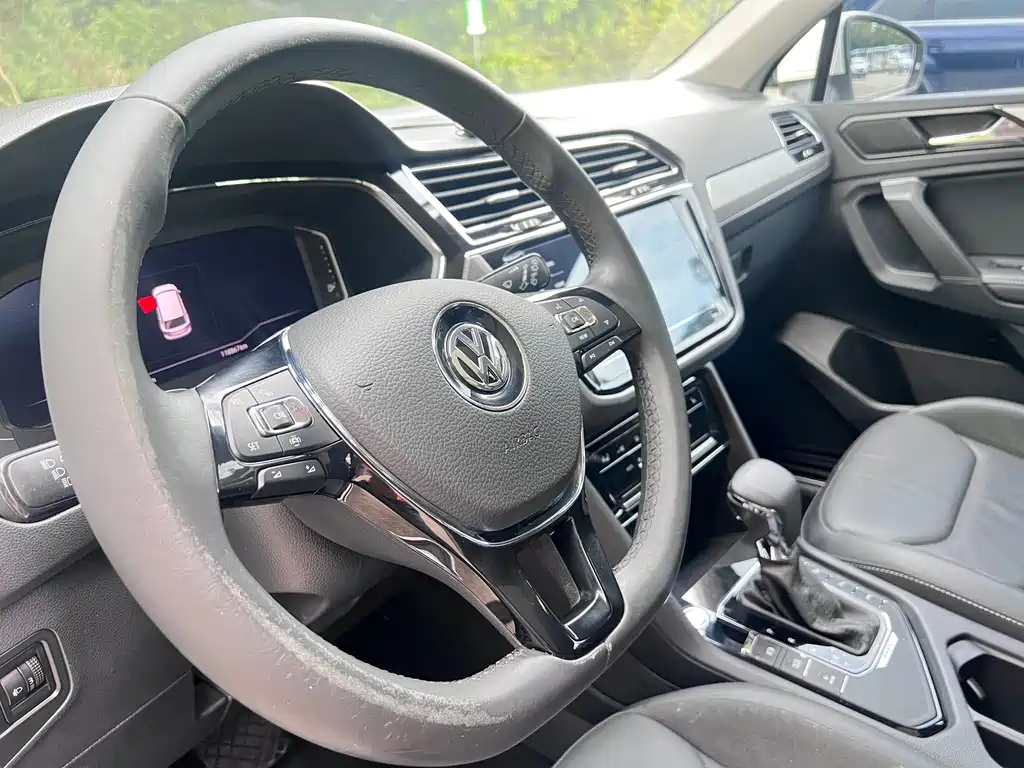 Volkswagen Tiguan L PHEV — миниатюра 10