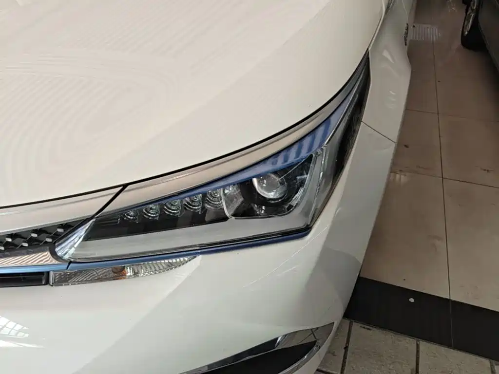 Toyota Corolla Hybrid — миниатюра 24