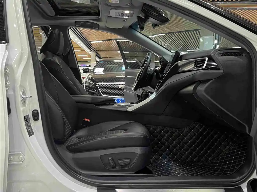Toyota Camry — миниатюра 6