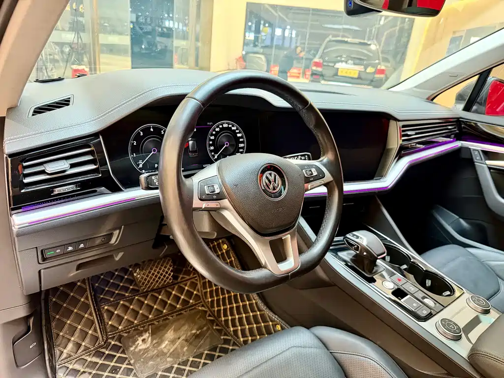 VOLKSWAGEN TOUAREG