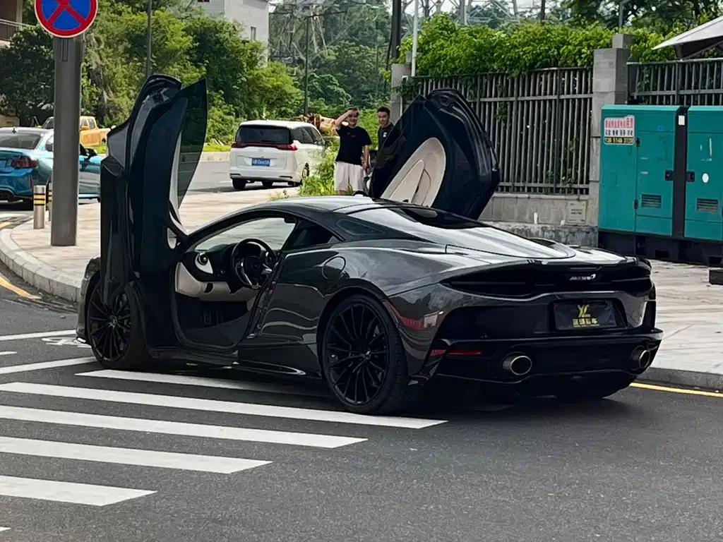 McLaren GT — миниатюра 7