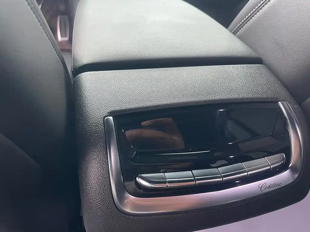 Cadillac XT6 — миниатюра 12