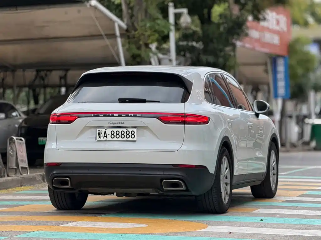 Porsche Cayenne — миниатюра 6