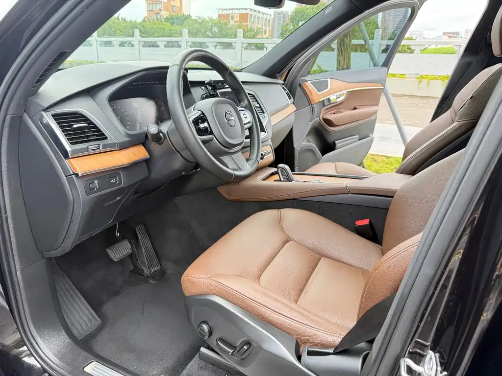 Volvo XC90 2021 B5 Luxury 7 мест