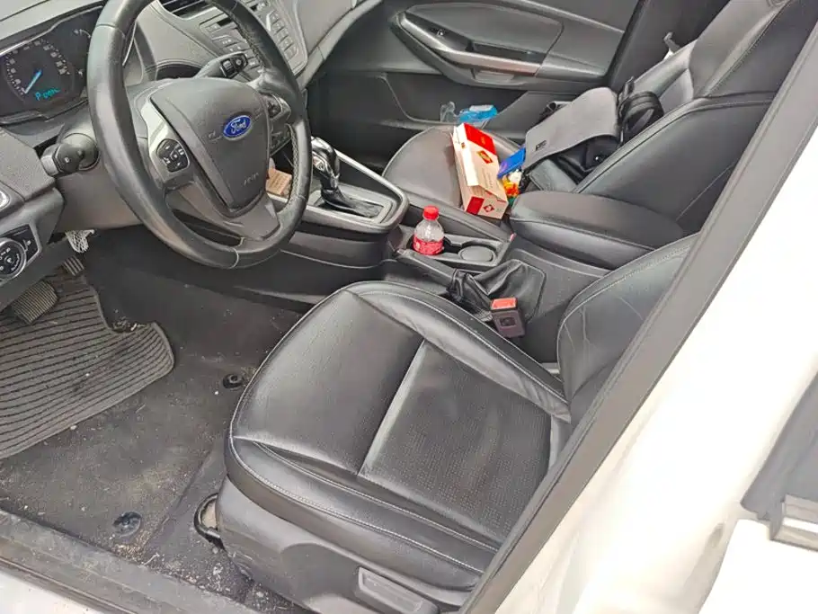 Ford Escort 2015 1.5L AT Fashion