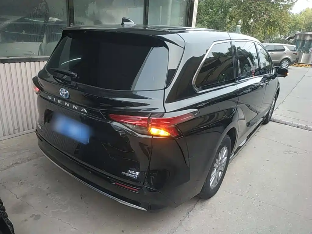 Toyota Sienna — миниатюра 7