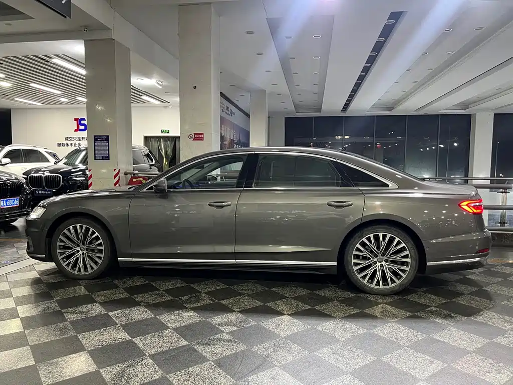 Audi A8 — миниатюра 3