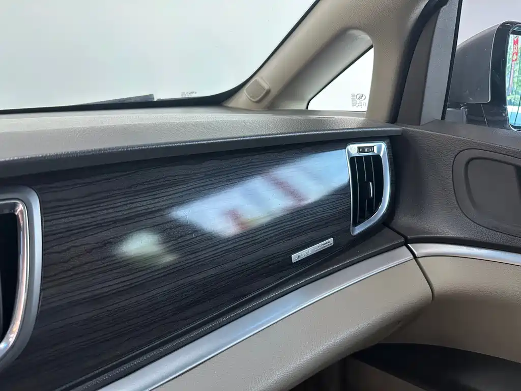Buick GL8 2011 3.0L XT Luxury Flagship