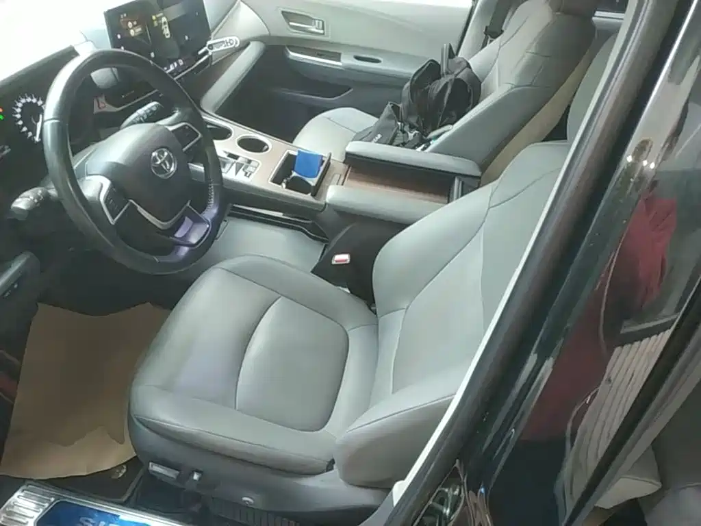 Toyota Sienna — миниатюра 15