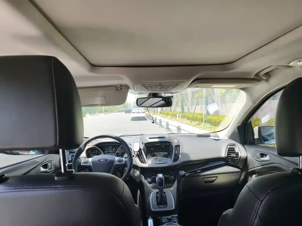 Ford Kuga — миниатюра 14