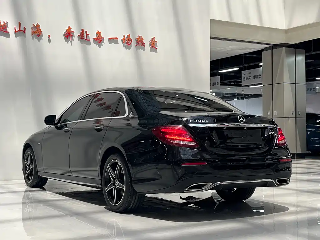 Mercedes-Benz E-Class — миниатюра 9