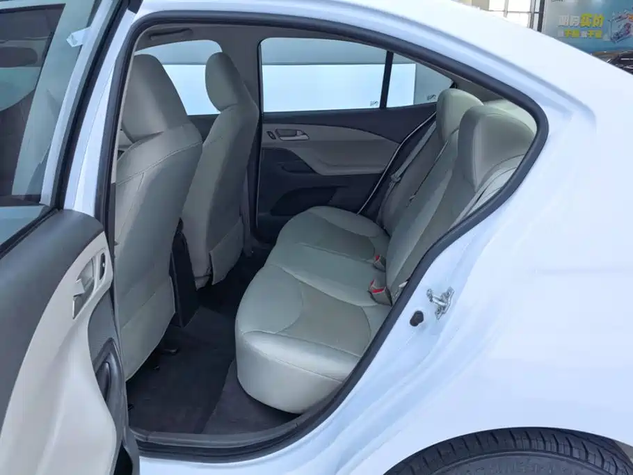 Chevrolet Sail — миниатюра 11