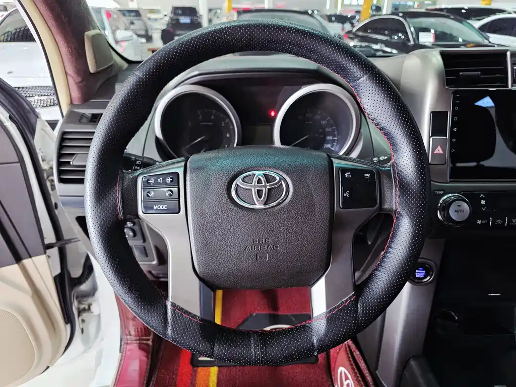 Toyota Land Cruiser Prado 2010 2.7L AT Luxury