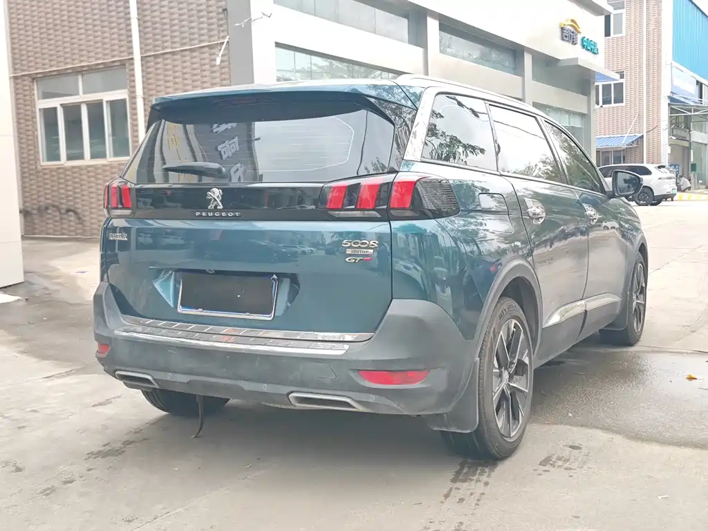 PEUGEOT 5008
