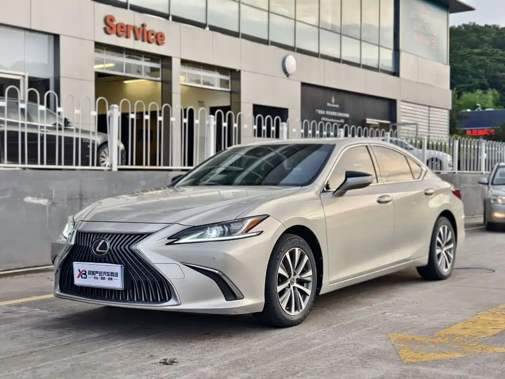 Lexus ES 2021