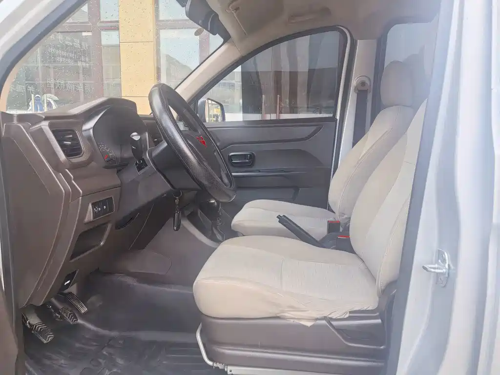 Wuling Hongguang V — миниатюра 6