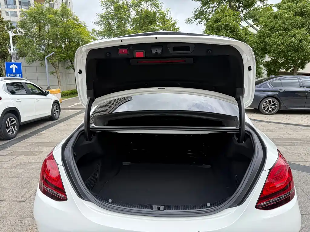Mercedes-Benz C-Class — миниатюра 40