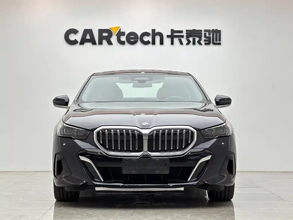 BMW 5 Series — миниатюра 7
