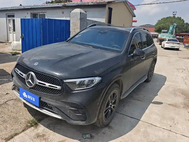 2025 Mercedes-Benz GLC