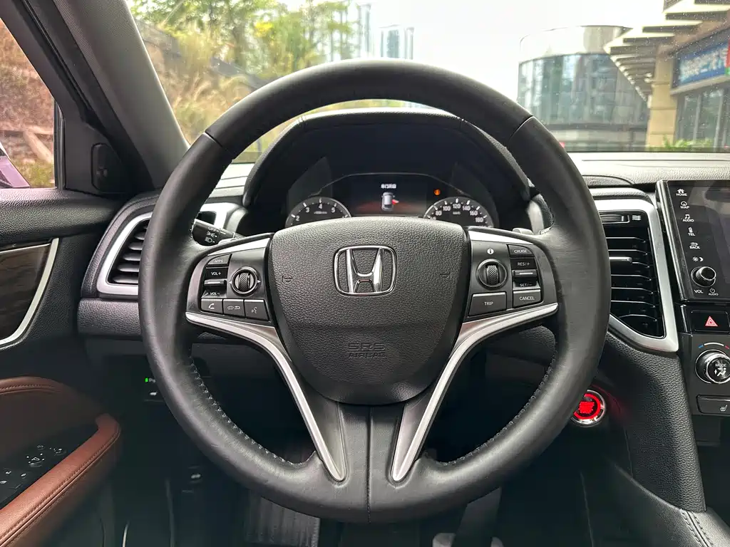 HONDA UR V