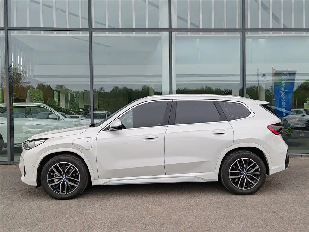 BMW iX1 2025 eDrive25L M Sport