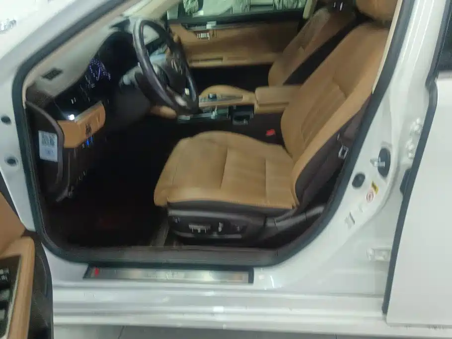 Lexus ES — миниатюра 9
