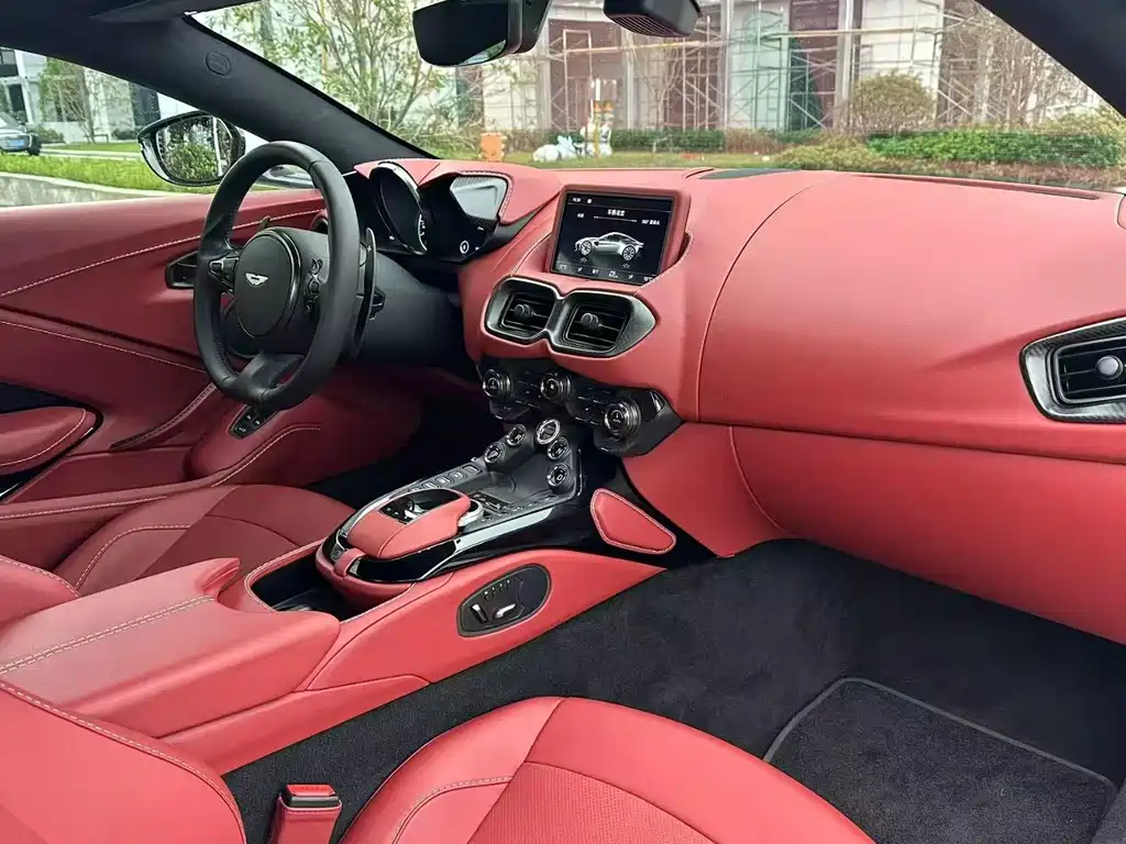 ASTON MARTIN V8 VANTAGE