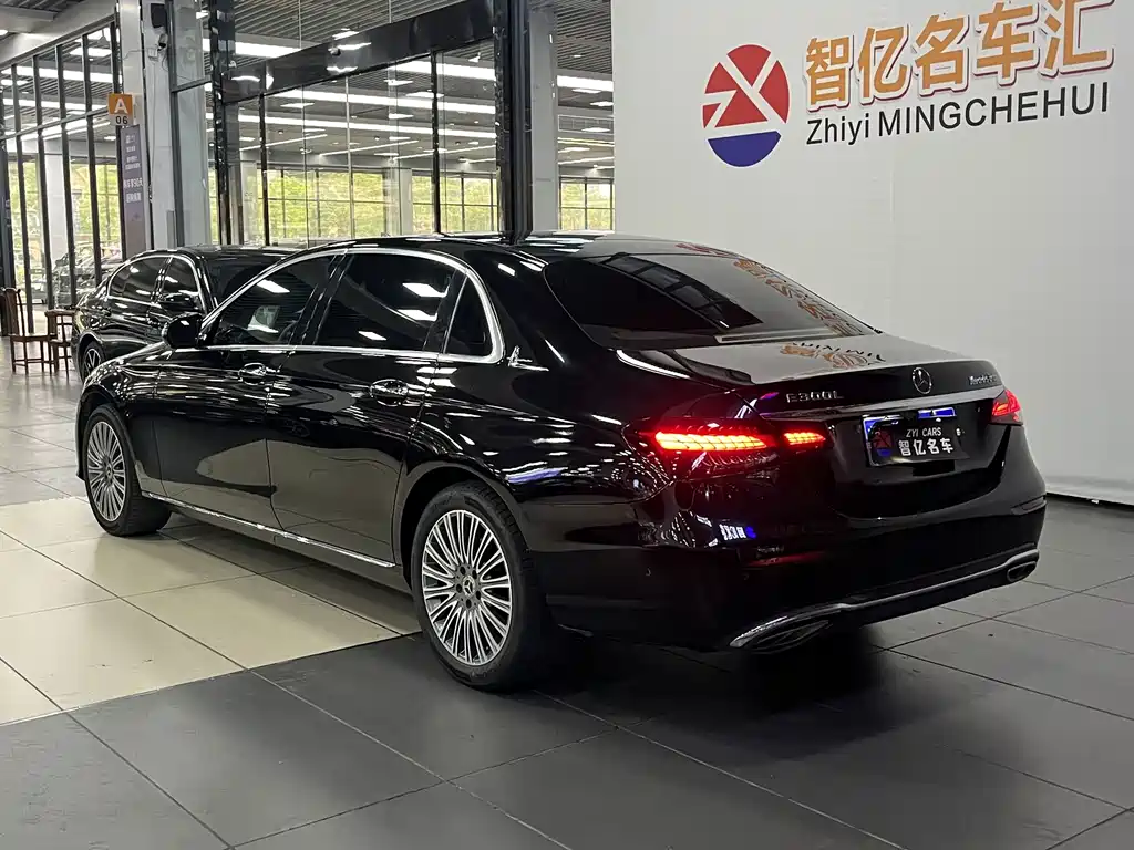 Mercedes-Benz E-Class — миниатюра 9