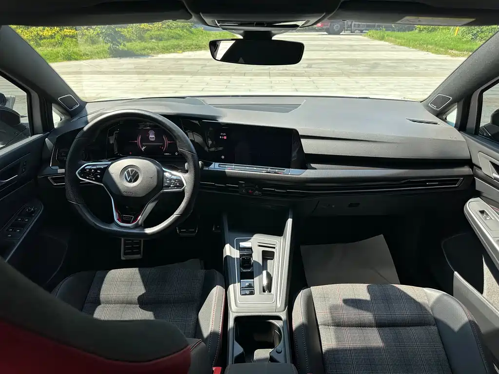Volkswagen Golf GTI — миниатюра 11