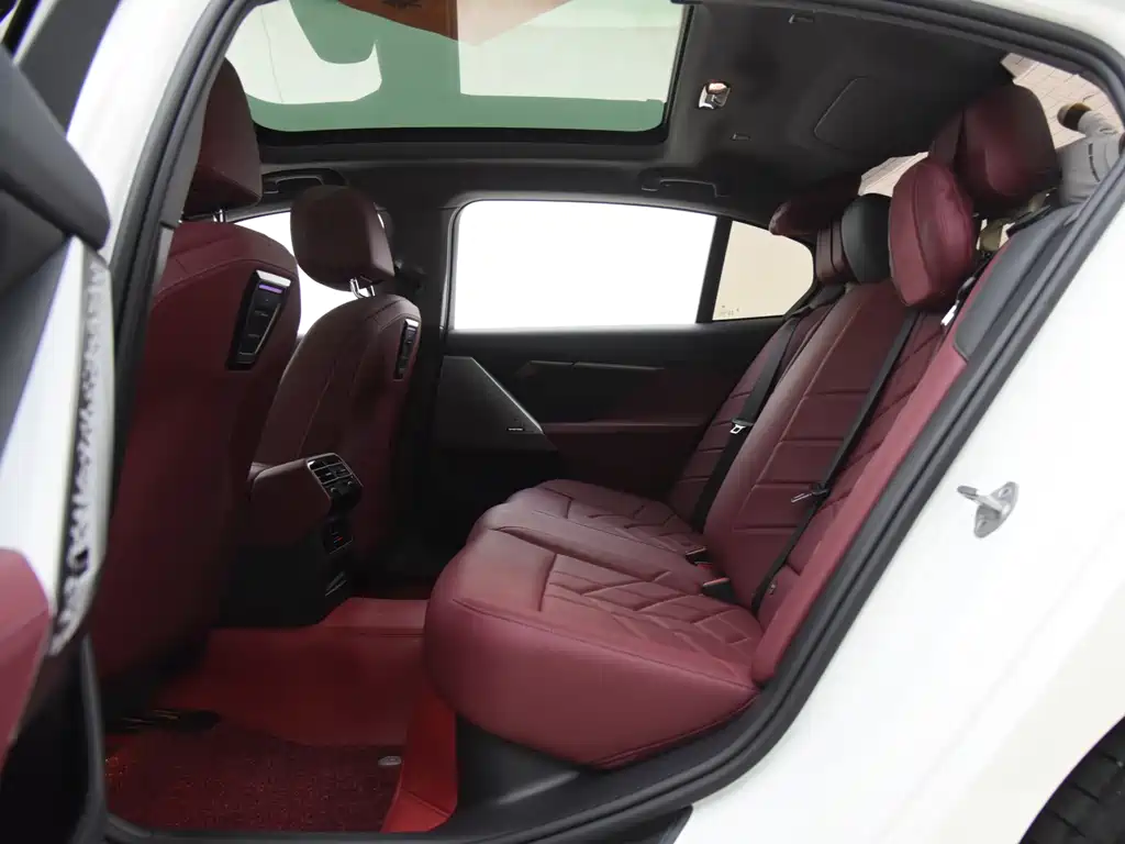 BMW 5 Series — миниатюра 13
