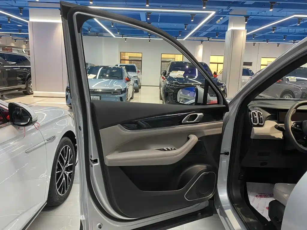 Geely Boyue L — миниатюра 14
