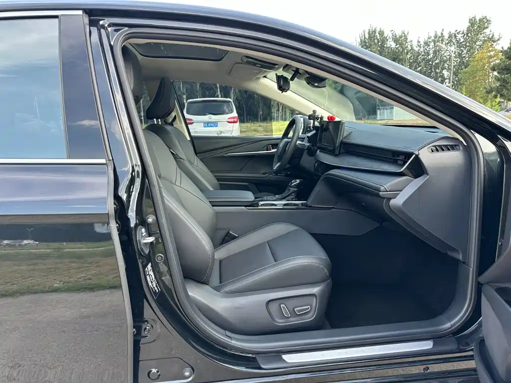 Toyota Camry — миниатюра 15