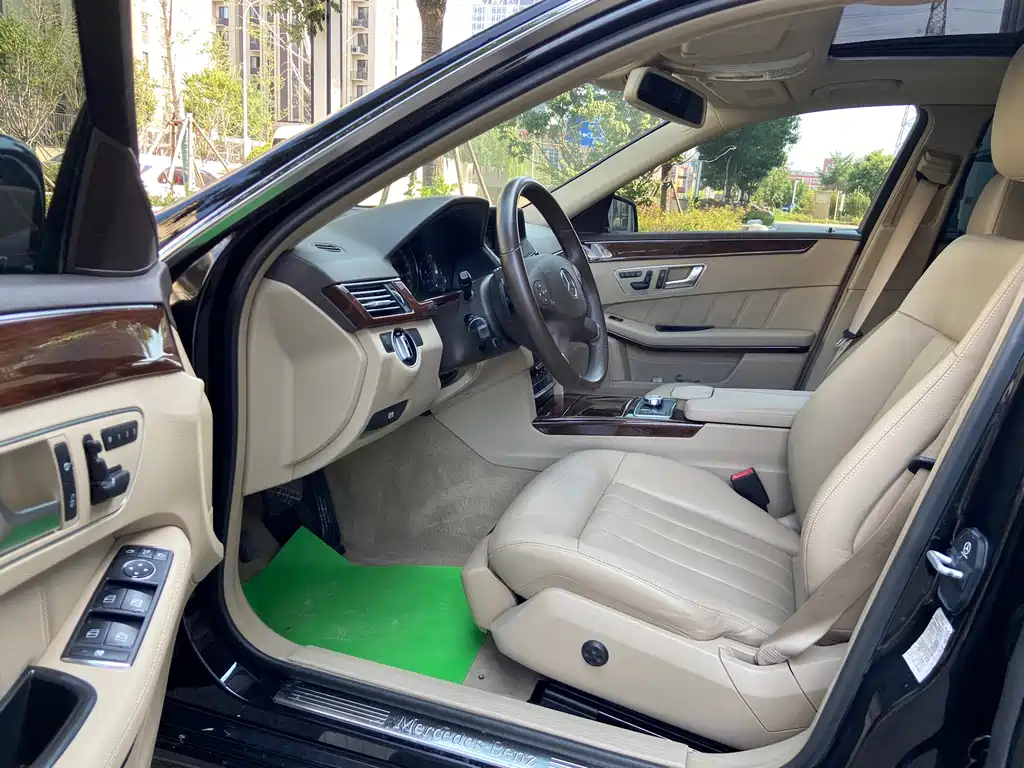 Mercedes-Benz E-Class — миниатюра 9