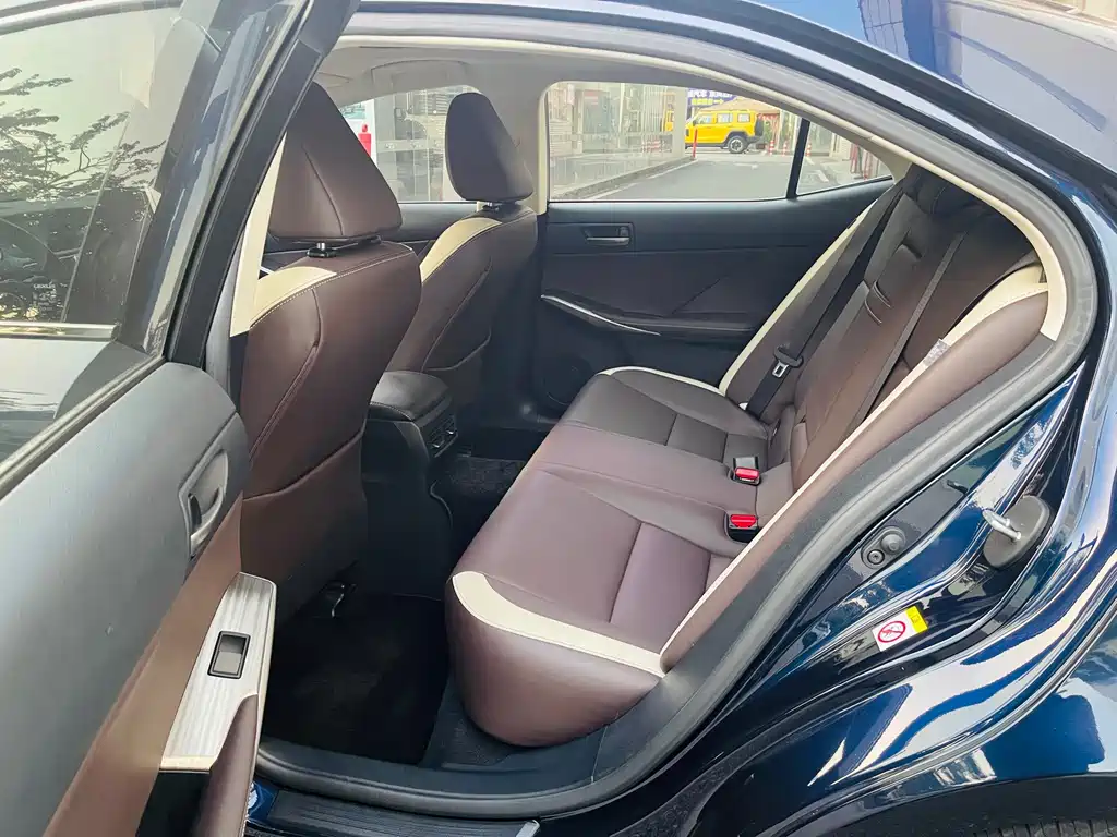Lexus IS — миниатюра 5