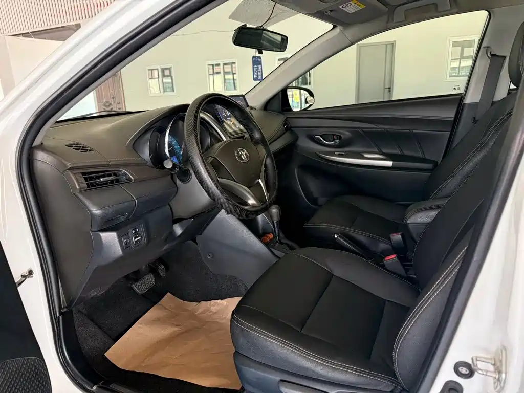 Toyota Yaris L — миниатюра 6