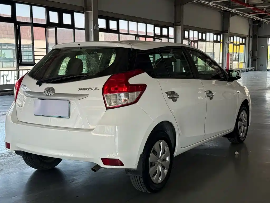 Toyota Yaris L — миниатюра 10
