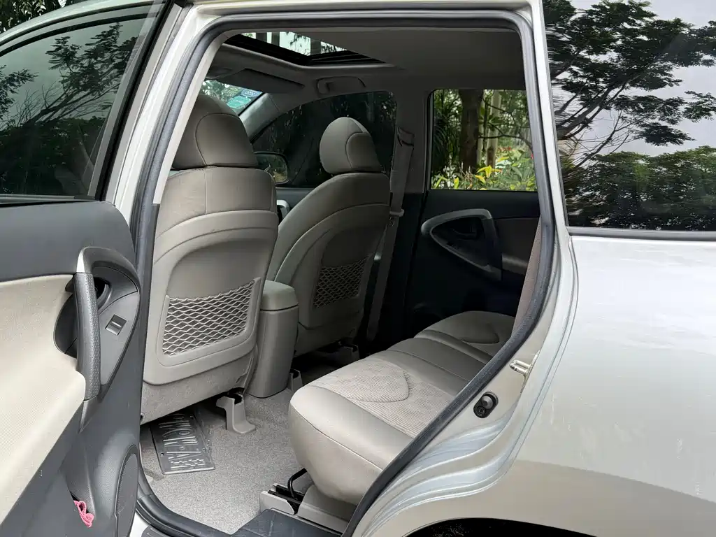 Toyota RAV4 2009 2.0L AT Luxury